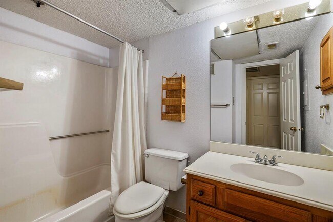 Building Photo - 1311 Antoine Dr