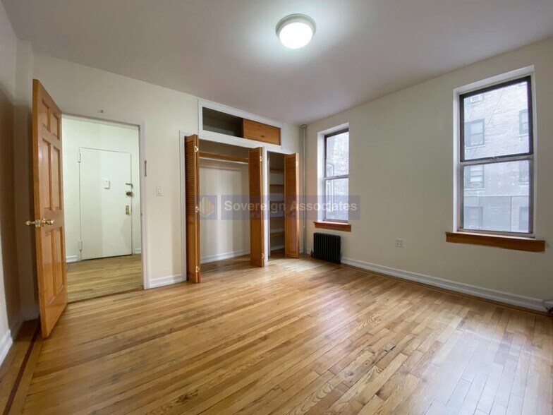 Building Photo - 707 W 171st St