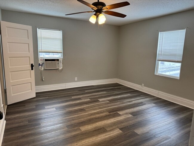 Building Photo - 1916 Faraon St