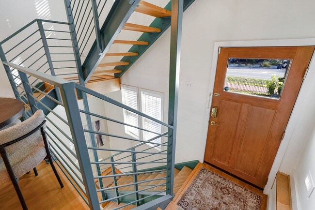 Building Photo - Available Now! Updated 2 Bedroom 2 1/2 Bathroom Condo! Parking Included!