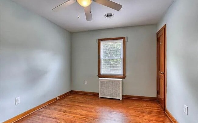 Building Photo - 3 Bedroom Home