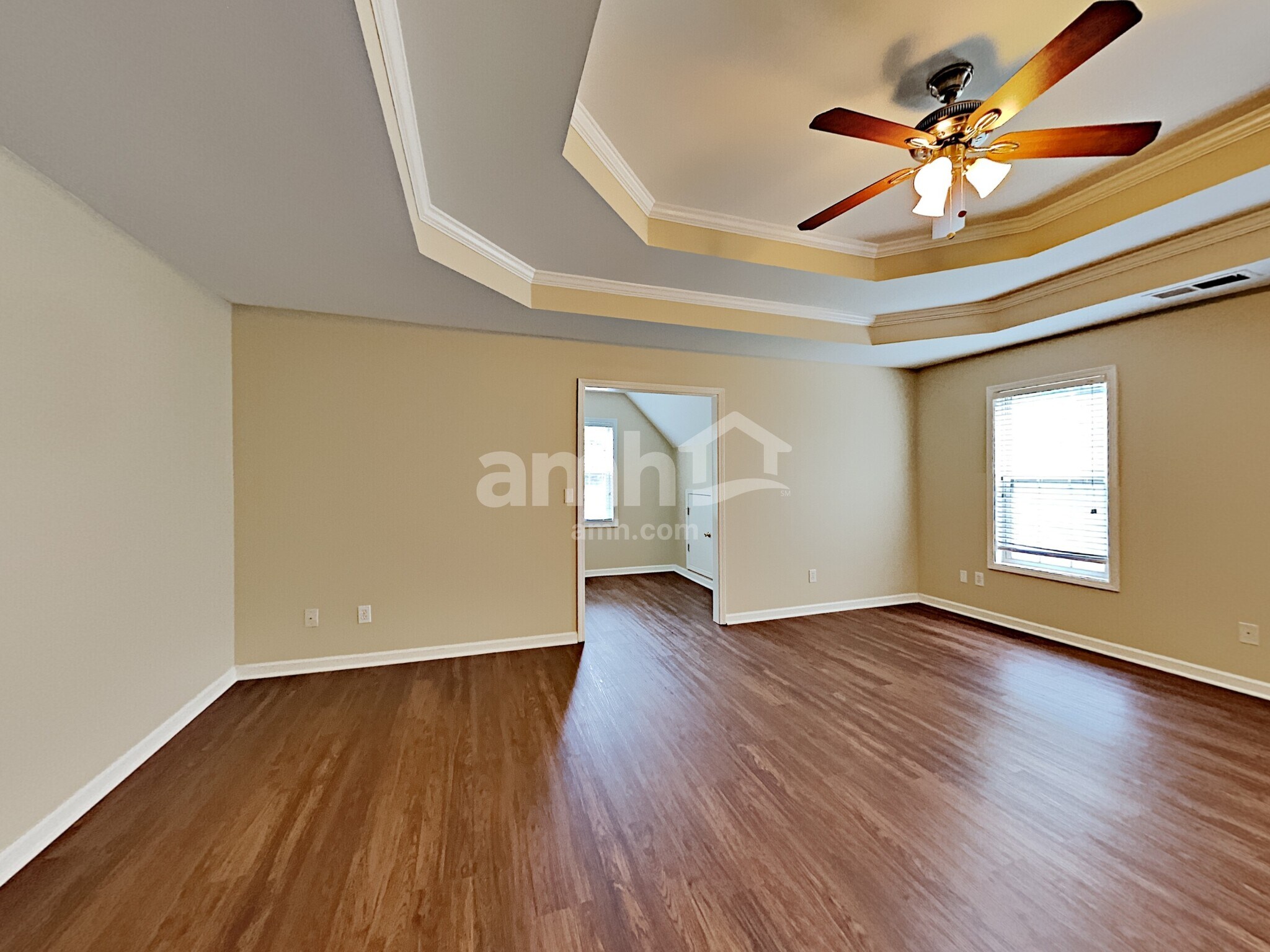 Building Photo - 1664 Crittenden Ln