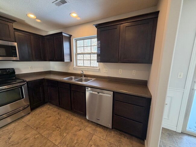 Building Photo - 2007 Cecil St