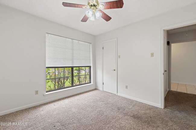Building Photo - 116 Longfellow Dr