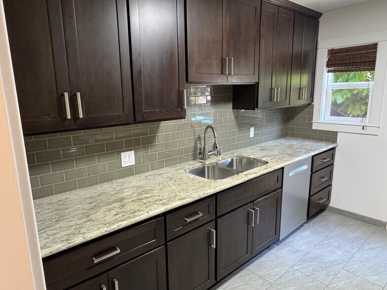 Building Photo - 838 Fremont St