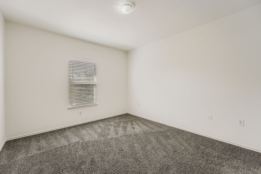 Upstairs bedroom 2 - 7207 Bethune