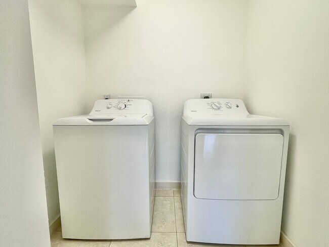 Building Photo - Unfurnished 2 BR condo Annual Rental in Ti...