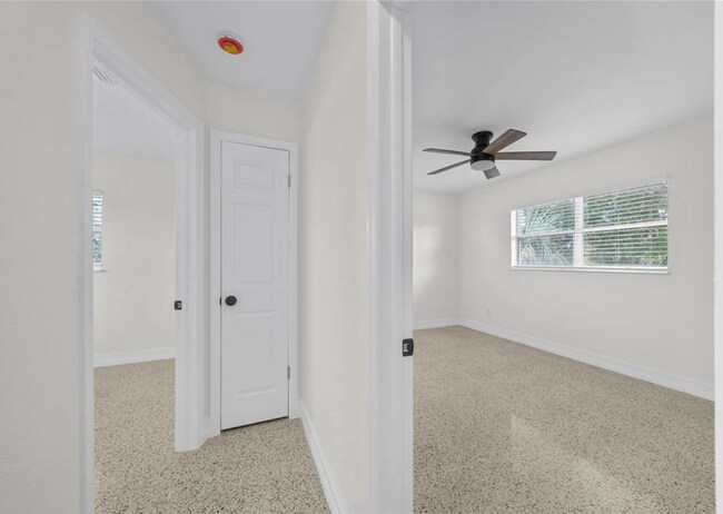 Building Photo - 4869 Venetian Blvd NE