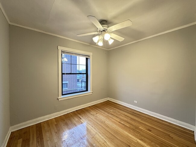 Building Photo - 3007 N Racine Ave