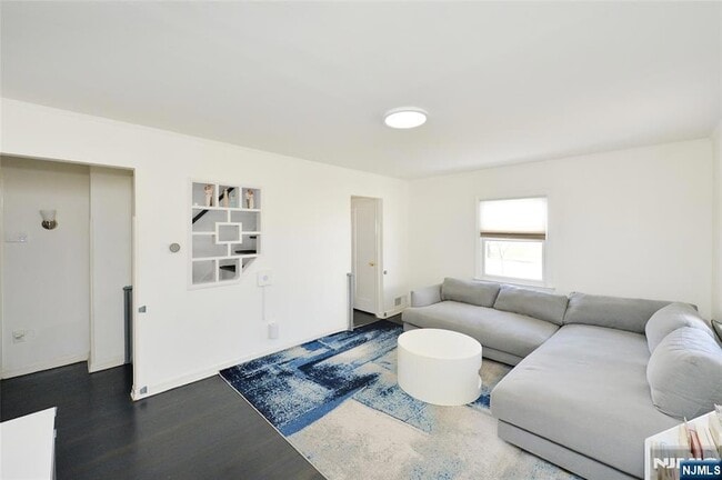 Building Photo - 483 Mt Prospect Ave