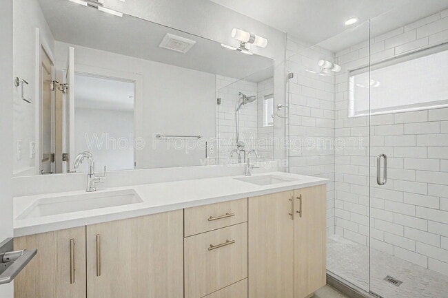 Building Photo - 2708 W 25th Ave