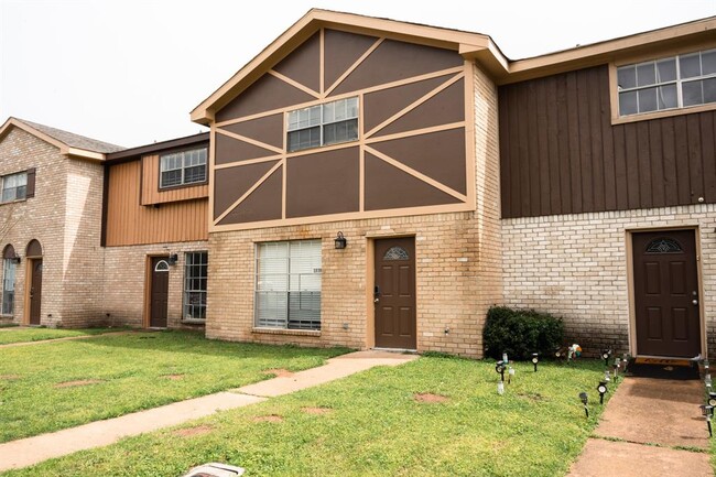 Building Photo - 1510 Eagle Lake Rd