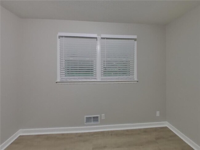 Building Photo - 408 Riverview Dr