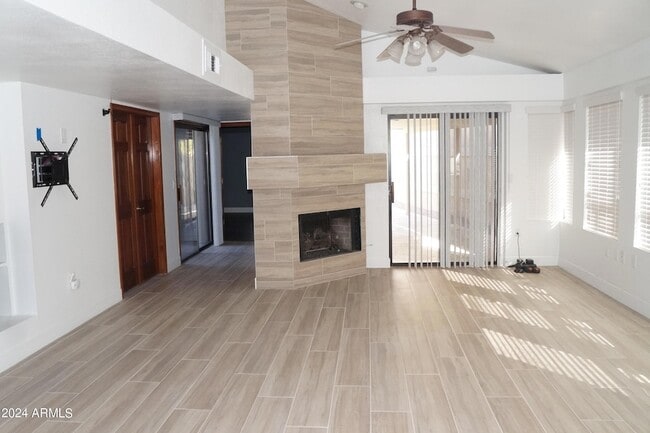 Building Photo - 5756 W Del Rio St