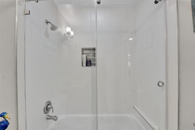 Building Photo - 7917 Travelers Tree Dr