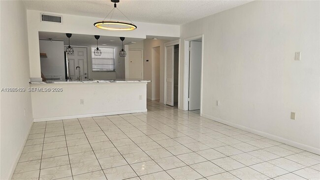 Building Photo - 20200 NE 29th Ct