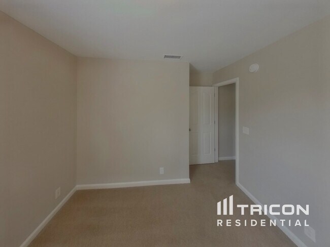 Building Photo - 820 Chickamauga Dr