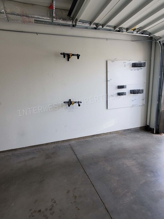 Building Photo - PERE02--*