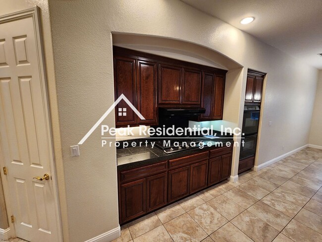Building Photo - Spacious Folsom 4bd/3ba Home With 3 Car Garage!