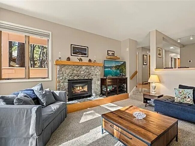 Building Photo - 3 Bedroom McCloud sunny bright location