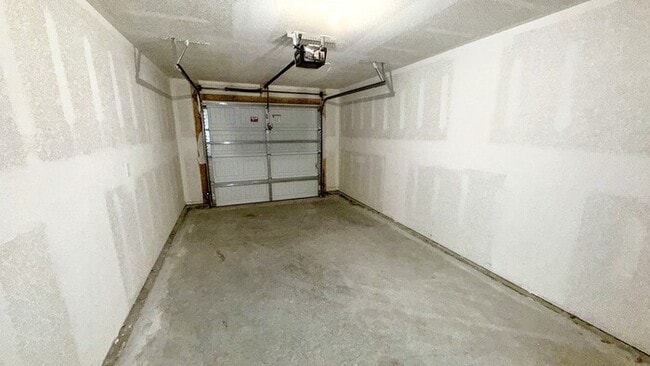 Building Photo - Lovely 4-Bedroom Home Near Ivanhoe Park / ...
