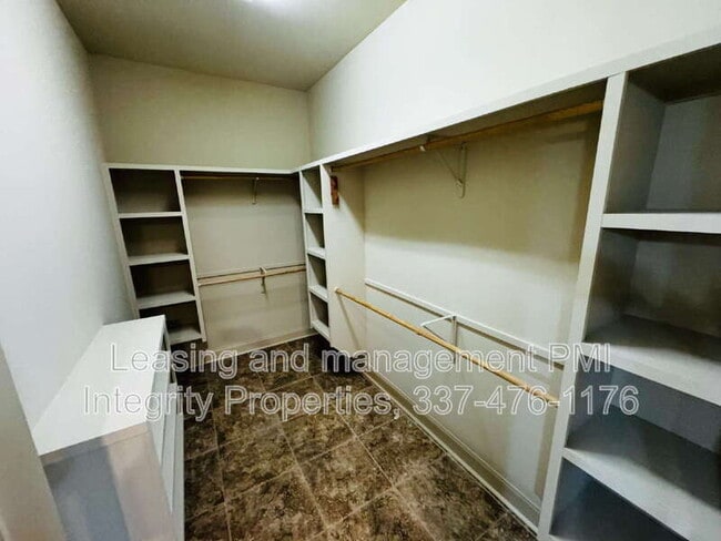 Building Photo - 106 Shadow Springs Dr