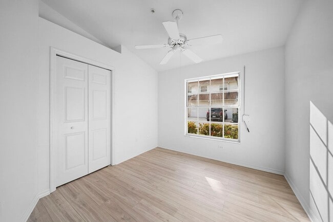 Building Photo - Annual Rental in Briarwood - 3 Bed 2 Bath Condo