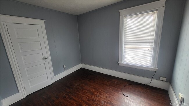 Building Photo - 107 Smith St