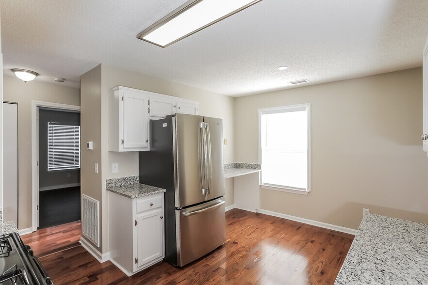 Building Photo - 3812 Round Rock Dr