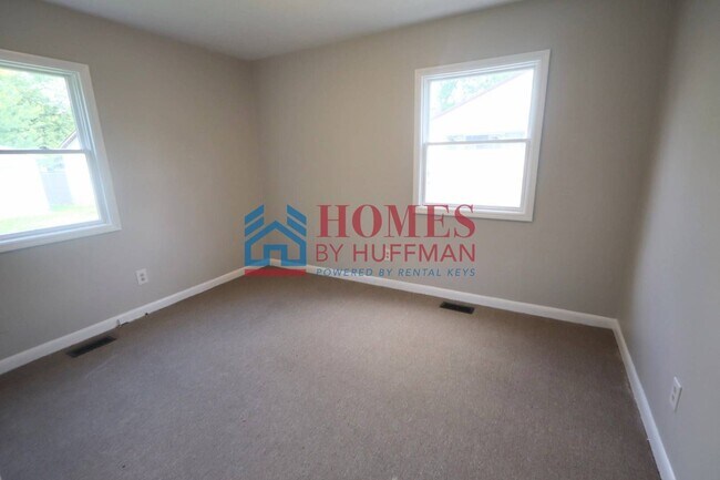 Building Photo - Two Bedroom House | Detached Garage