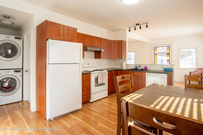 Building Photo - 2262 NY-66