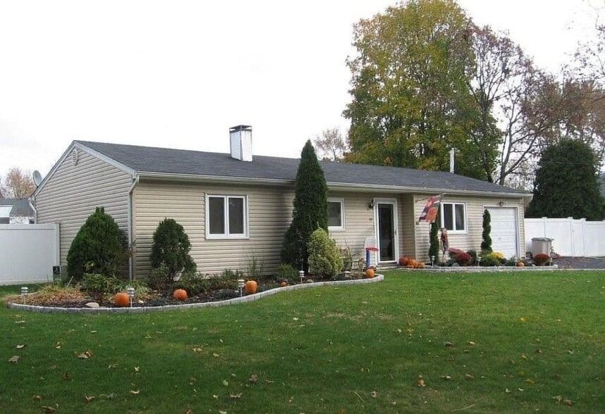 Building Photo - 19 Shamrock Ln