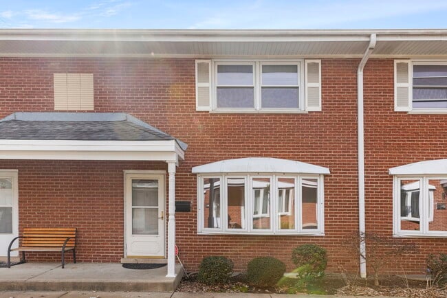 Building Photo - 509 Barnsdale Rd