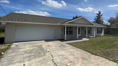 Building Photo - 3 Bed / 2 Bath Home In Deltona Available NOW!!