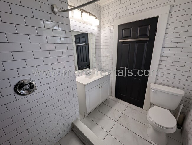 Building Photo - Remodeled 3 bdr 2.5 ba house near Children...