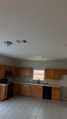 Building Photo - 2053 Meadow Park Dr