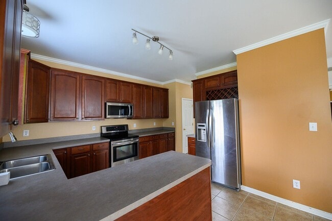 Building Photo - 2000 Lannigan Dr