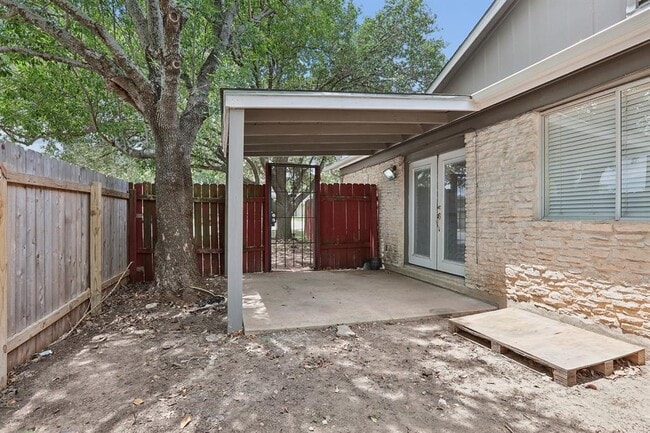 Building Photo - 11912 Sunhillow Bend