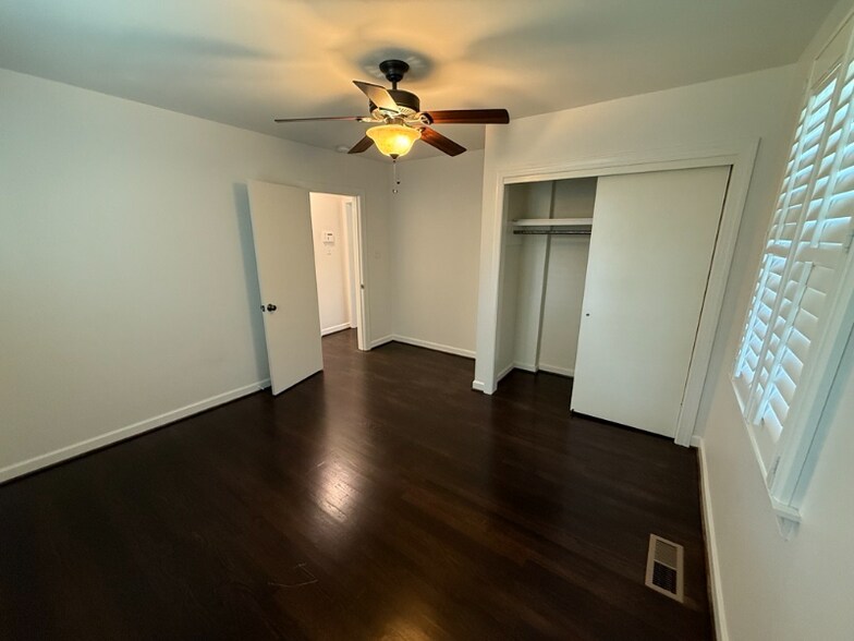 Building Photo - 2207 Pinewood Rd