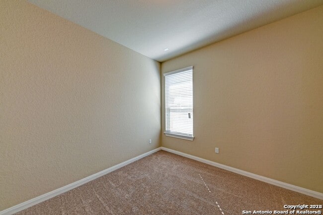 Building Photo - 3 Bed 2.5 Bath