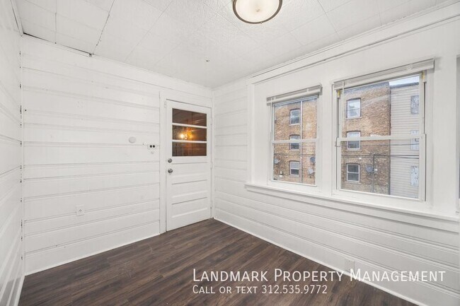 Building Photo - 3817 N Sawyer Ave