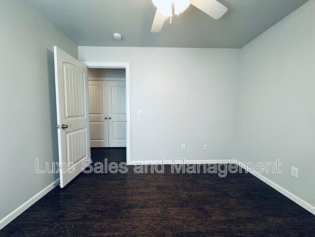 Building Photo - 11412 N Lincoln Blvd