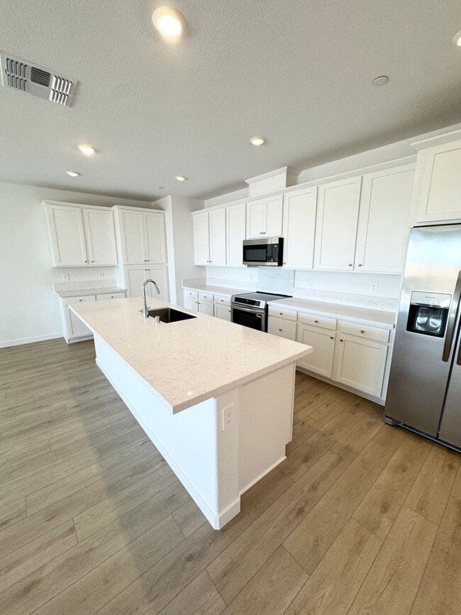 Building Photo - 5372 Island Yacht Wy