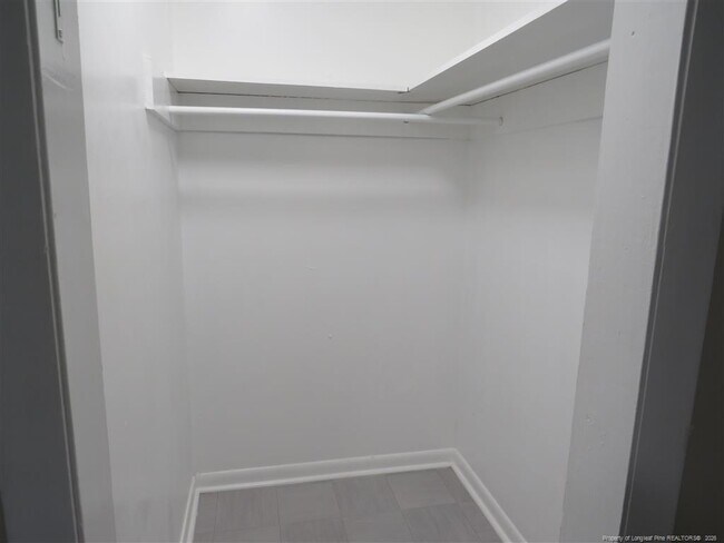 Building Photo - 210 Colonial Dr