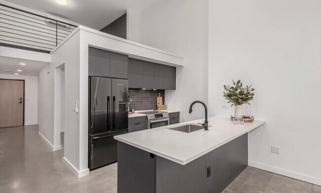 Building Photo - 1601 Park Ave