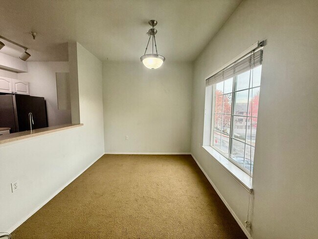 Building Photo - Bokara By The Lake Condo - Renton