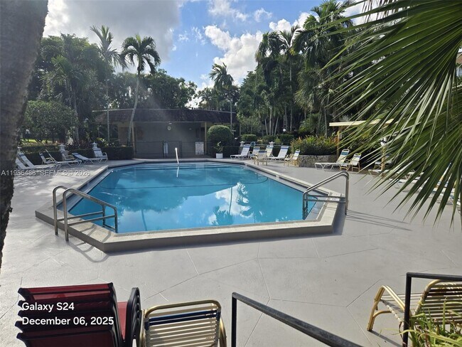 Building Photo - 5181 W Oakland Park Blvd