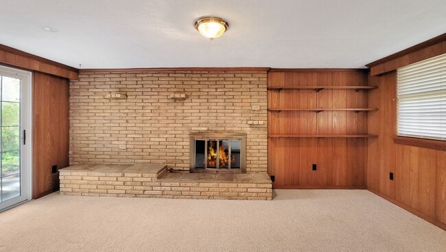 Building Photo - STUNNING 3 bedroom home with a BEAUTIFUL garden in Dumbarton. COME SEE!