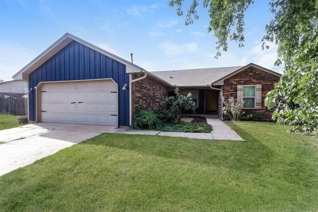 Building Photo - 1901 Gray Fox Dr