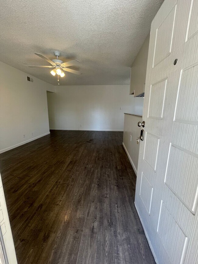 Building Photo - Lovely 2 Bedroom /  1 Bathroom for rent $2...